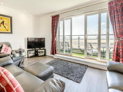 Llanelli House | Beachview: 5-Star Child-Friendly Retreat with Top Reviews