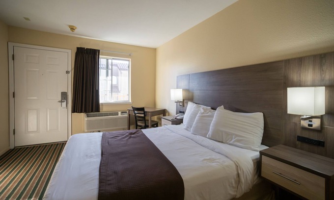 Westside Santa Cruz Hotel | Relax at Beachview Inn with Spa, Kitchen & Breakfast