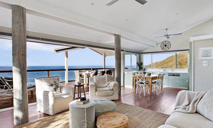 Killcare House | Stunning Beachviews at Killcare with Oceanfront Amenities
