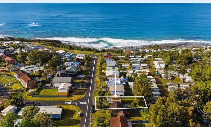 Berrara House | Beachway: Pet Friendly Retreat by the Ocean - 10/10 Rated