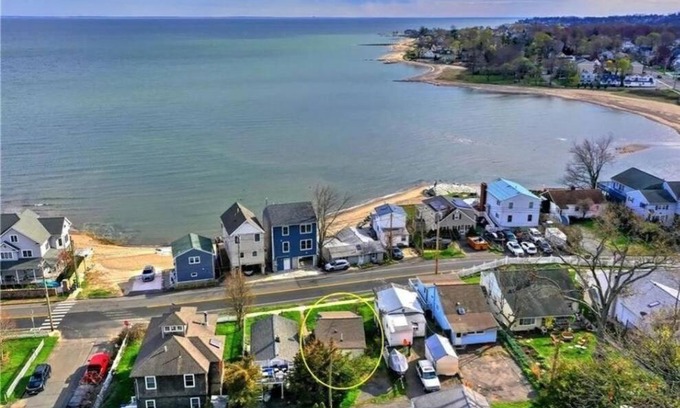 West Haven Villa | Beachy Bay Breeze Bungalow: Pet-Friendly with Ocean Views