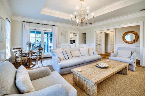 Watercolor House | Beachy Bungalow #2: Family-Friendly Retreat with Pool