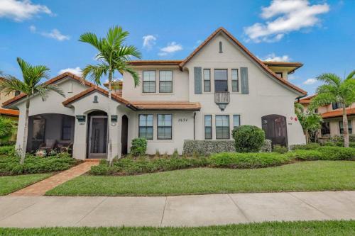 Naples House | Family-Friendly Retreat at 1431 Santiago Circle Unit 1903
