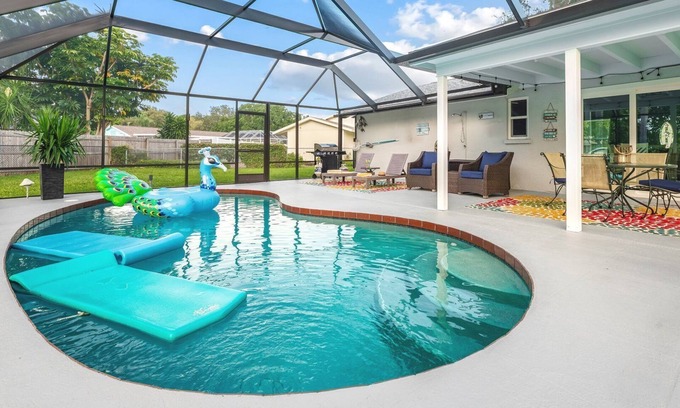 Bradenton House | Two Bedroom Retreat with Heated Pool Near Anna Maria