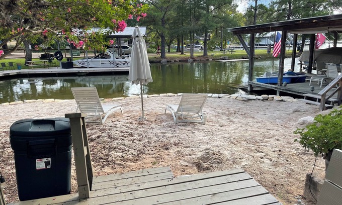 Granite Shoals Cottage | Beachy-Keen Cottage on Lake LBJ; Canoe, Kayaks, Slip, Pets welcome!nn