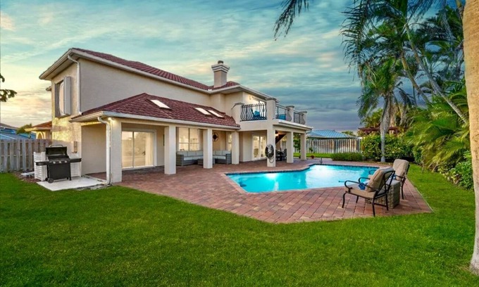 Melbourne Beach House | Beachfront Retreat with Hot Tub and Pool Access