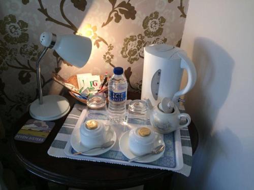 Meads Bed & Breakfast | Beachy Rise: Family-Friendly Getaway with Breakfast Included