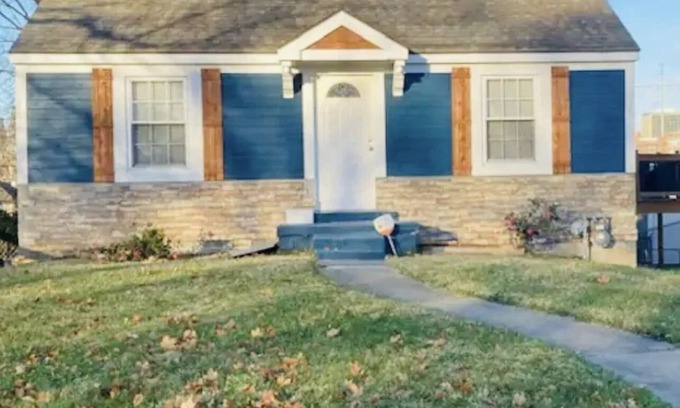 Kansas City Bed & Breakfast | Updated Bungalow Near Downtown Kansas City - Family-Friendly!