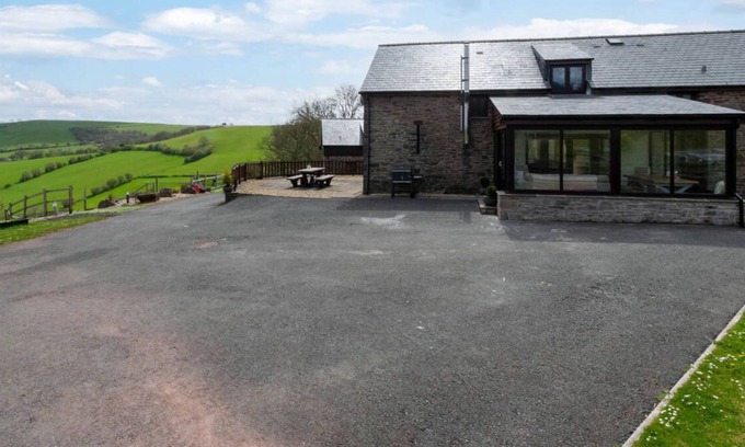 Brecon House | Beacons View Farm Cottages