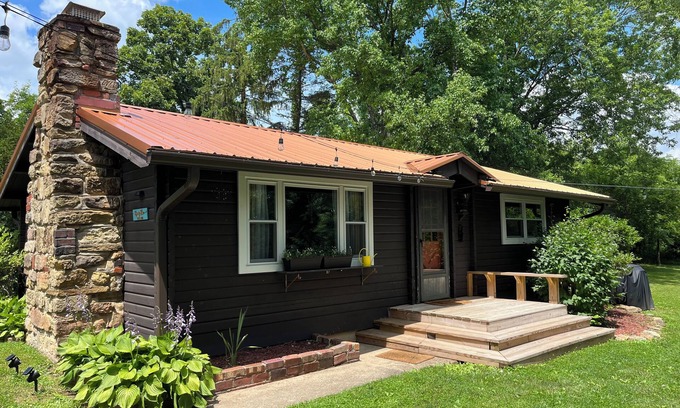 Athens Cabin | Bean’s Place: Cozy Ridge Top Cabin Near Ohio University