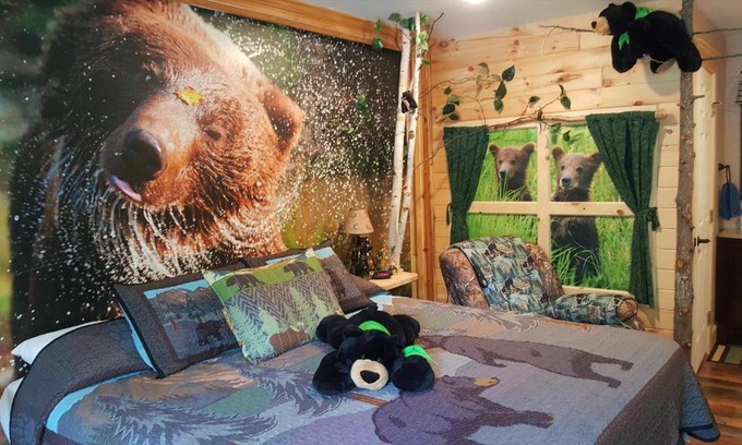 St Ignace Hotel | Bear Cove Inn: Family-Friendly Stay with Kitchen & Accessibility