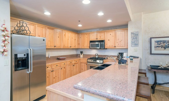 Mountain Village Condo | Bear Creek Lodge 107: Family-Friendly Condo with Pool