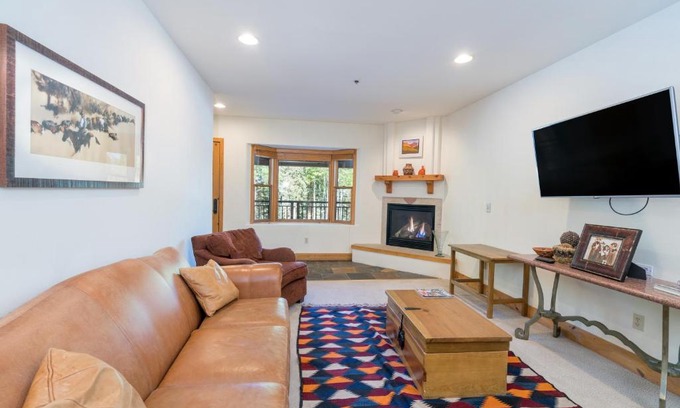 Mountain Village Apartment | Charming Bear Creek Lodge 110: Family-Friendly Retreat
