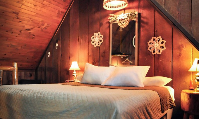 Pinos Altos Hotel | Cozy Bear Creek Motel and Cabins with Spa & Family Amenities