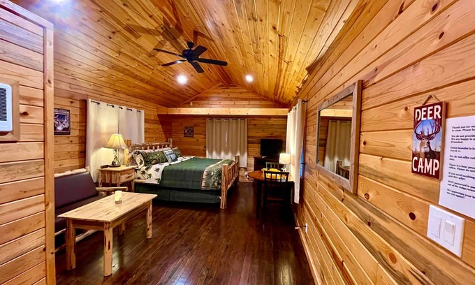 Thompson Falls Cabin | Bear Creek Resort: Cozy Upper Cabin Suite with Amazing Amenities