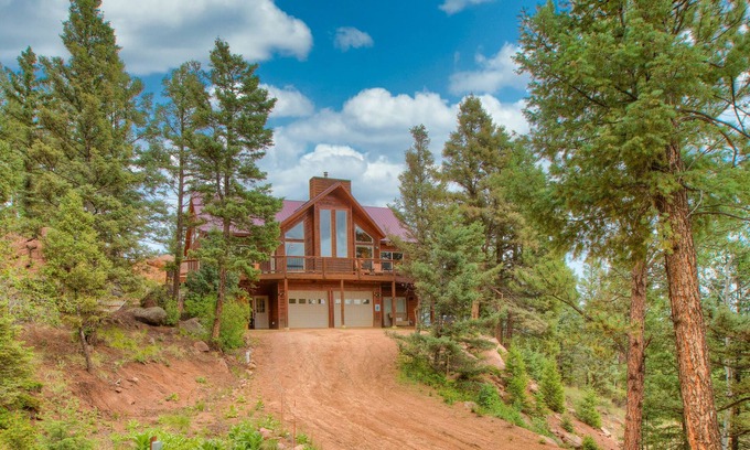 Florissant Cabin | Stunning Pikes Peak View with Hot Tub & Ping Pong Table