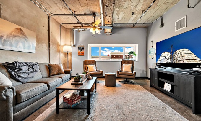 Brazos Condo | Cozy Bear Den: Ideal for Waco, Baylor & Magnolia Visits