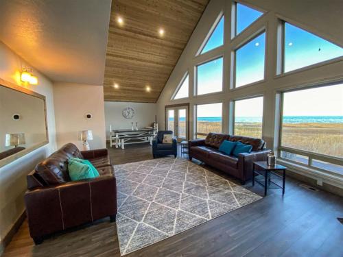 Garden City House | Bear Foot Beach House-Beautiful Views on the Lake