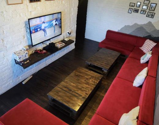 Sheregesh Apartment | Top-Rated Bear Hole: Family & Pet Friendly Getaway