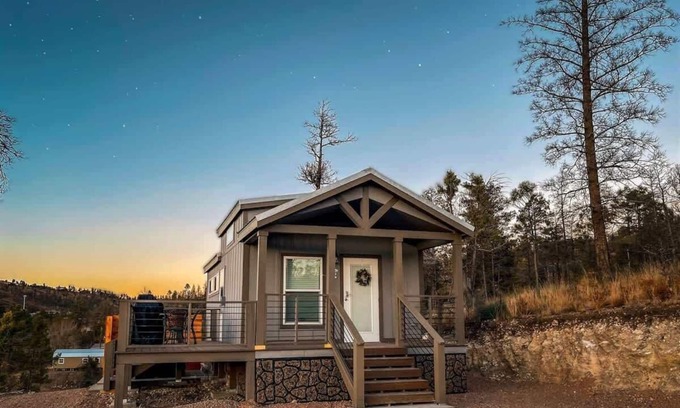 Ruidoso Cabin | Cozy Bear Hug Cabin with Spa and Hot Tub Amenities