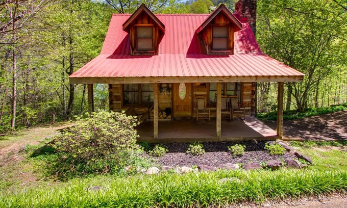 Wears Valley Cabin | Bear Hug Too 2 Bedroom Cabin by Redawning
