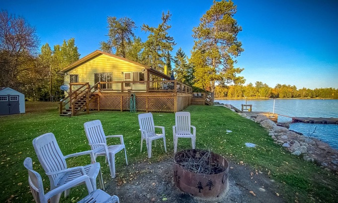 Crane Lake Cabin | Bear Island Getaway: Family-Friendly Retreat by the Lake