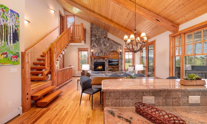 Fraser House | Bear Pause: Pet-Friendly Cabin with Hot Tub & Bubbly Vibes