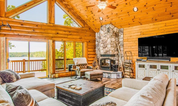 Lac du Flambeau House | Discover Bear Pause Retreat & The Stone House Getaway