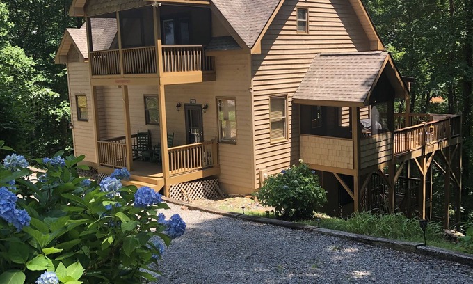 Unaka Cabin | Bear Paw Resort: Family-Friendly Retreat with Great Amenities