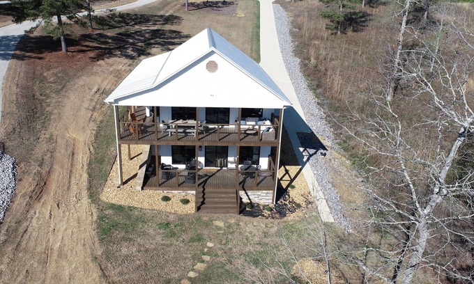 Crane Hill House | Bear Pen Branch: Scenic Lake Views & Family-Friendly Comfort