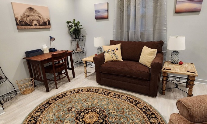Jacksonville Apartment | Welcoming Bear's Den on Kodiak Court - Family-Friendly Stay