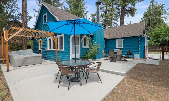 Fox Farm House | Bear Slope View Cabin: Cozy Retreat Near Bear Mountain