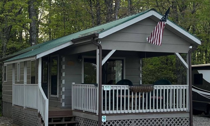 Lake Toxaway Cabin | Inviting Bear Villa: Family-Friendly Stay in Lake Toxaway