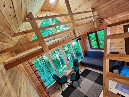 Lupeni Ski Chalet | Unique Bear Watching Tiny House with Family-Friendly Amenities