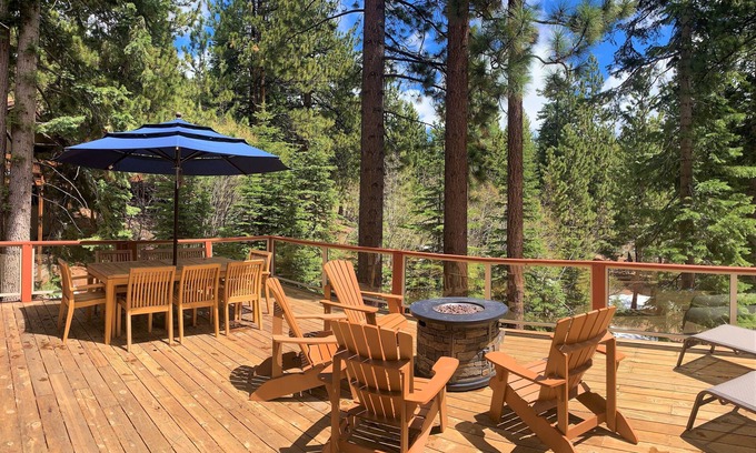 Incline Village House | Serene "Bearadise" with Ocean Views & Hot Tub Retreat