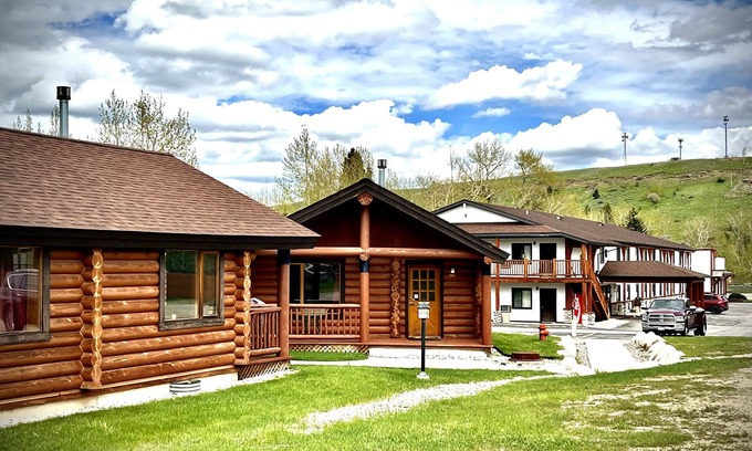 Red Lodge Hotel | Discover Beartooth Hideaway Inn: Family-Friendly Retreat