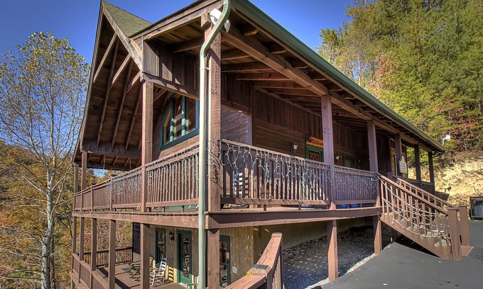 Townsend Cabin | Experience Scenic Views from Our Cozy Two Bedroom Cabin