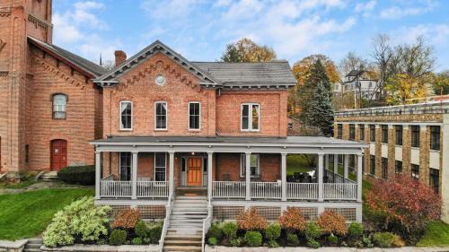 Catskill House | Tranquil Retreat: Beatrice by AvantStay in the Catskills