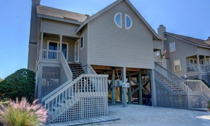 Topsail Beach House | Beatrice's Bungalow: Pet-Friendly Retreat in Topsail Beach