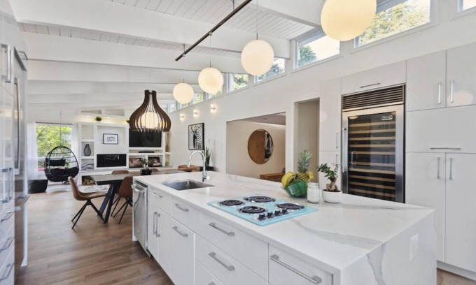 Candiac House | Sixties Retreat: A Serene Getaway with Pool & Spa Near Montreal
