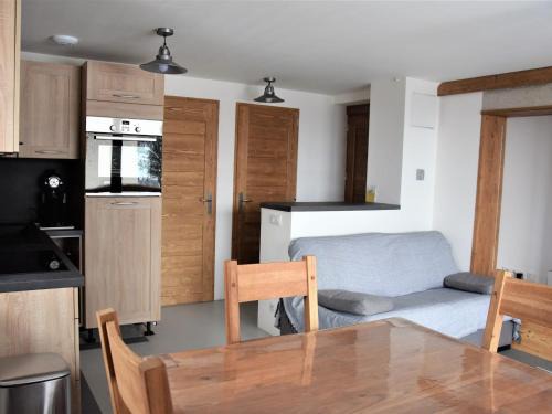 Pralognan-la-Vanoise Apartment | Modern 2-Room Retreat with Balcony Near Slopes and Shops