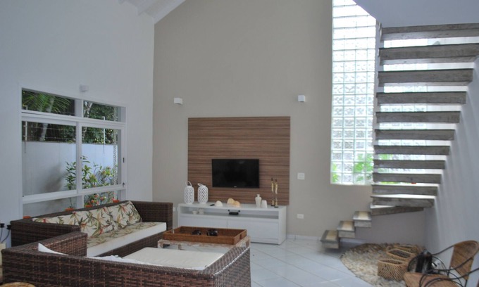 Barra do Una House | Inviting House with 4 Suites and Oceanfront Views