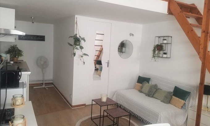 Miroir - Batignolles Apartment | Convenient Duplex Near Gare du Mans for Family Stays