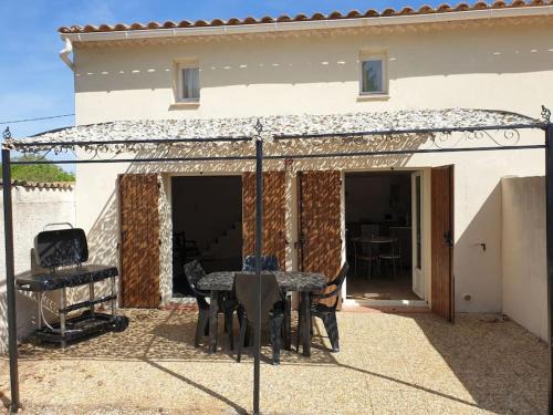 Cabries Apartment | Bright Duplex with Garden Access | Pet & Child Friendly
