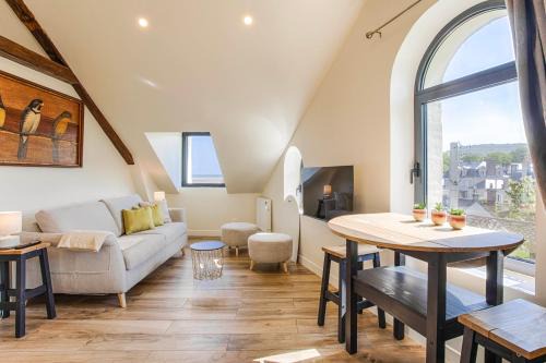 Houlgate Apartment | Cozy Beau L.O.F.T. with Ocean View - 4-Star Experience