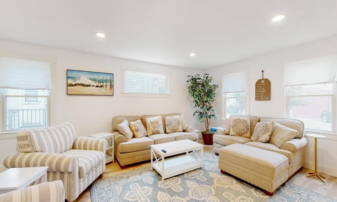 Gloucester House | Exceptional Stay at Beau's Beach House - Rated 9.8/10