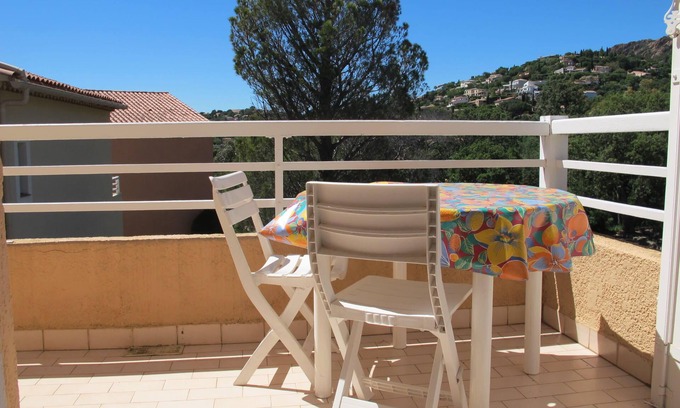 Agay Apartment | Cozy Studio with Pool & Beach Access Just 50m Away