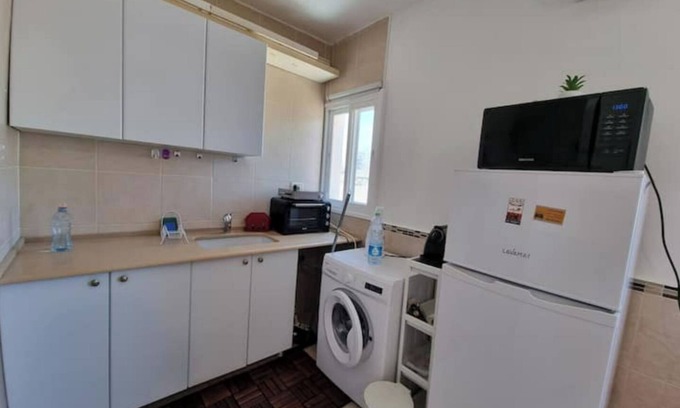 Netanya Apartment | Bright Studio in Central Netanya with Spa and Breakfast