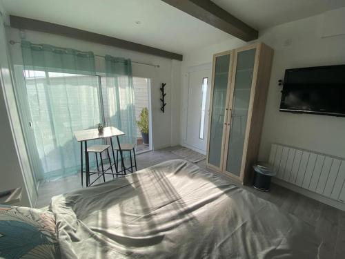 Blace Apartment | Modern Studio with Child-Friendly Amenities and Great Reviews