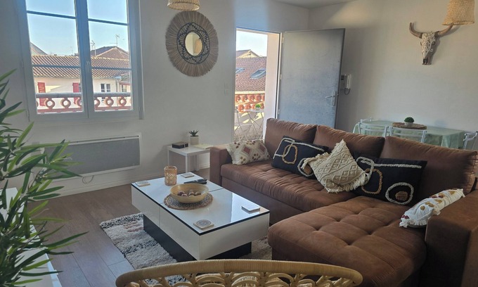 Dax Apartment | Beau T2 "Spirit of Dax": Central Stay with Garage & Balcony